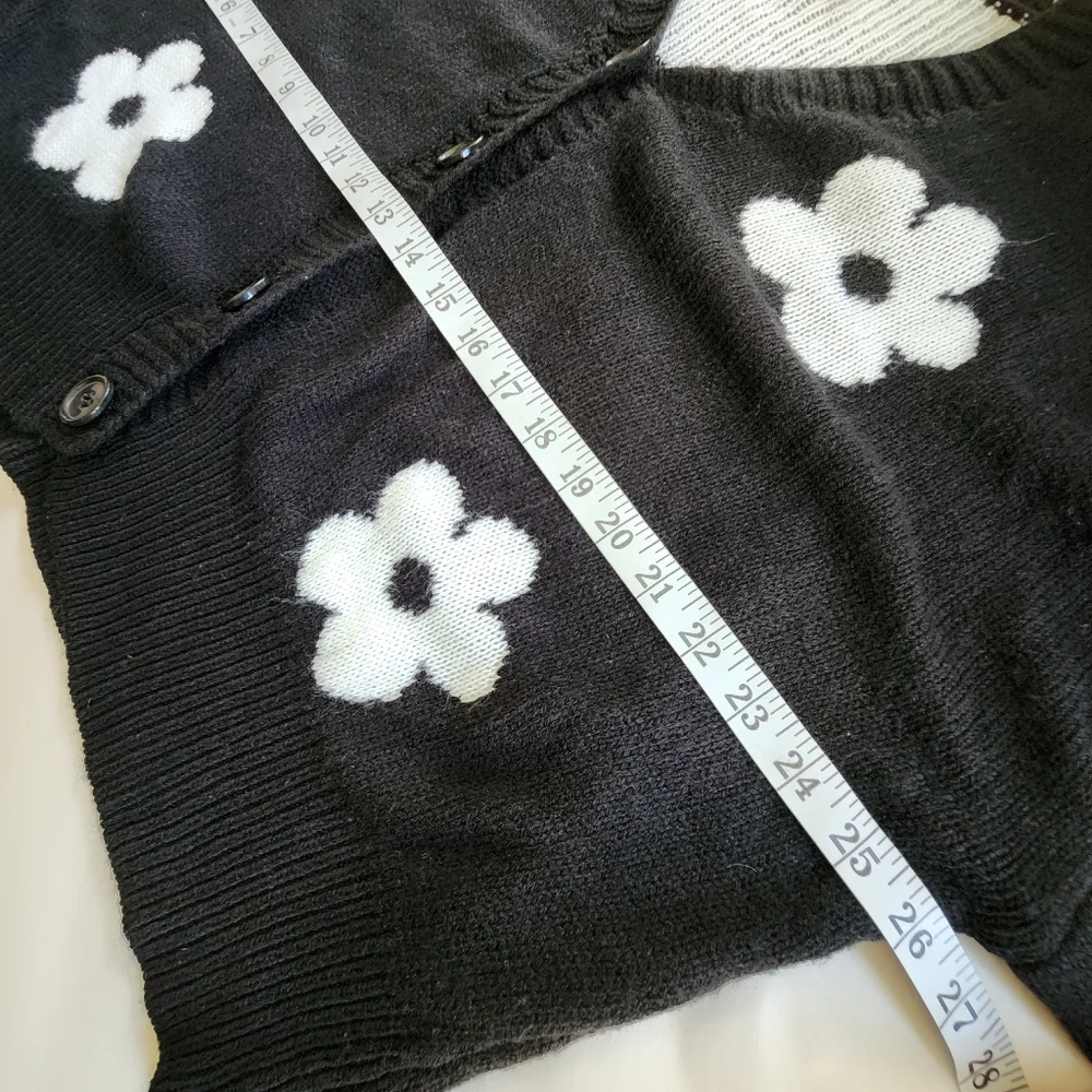 Just Polly New York Daisy Cardigan Black Crop Sweater Size Medium - Picture 8 of 9